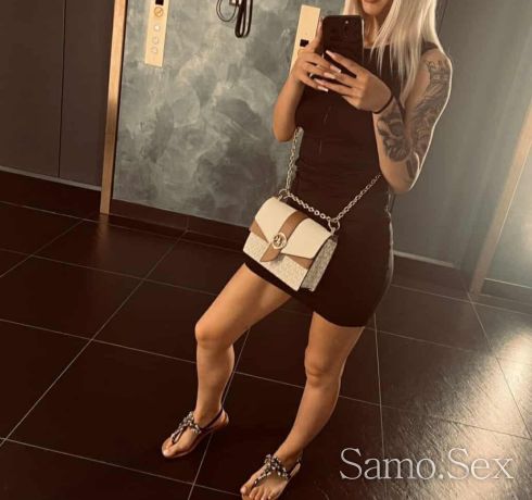 Бремената блондинка -  снимка 1