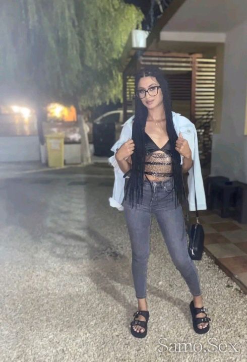 Аз съм твоята кучка -  снимка 1