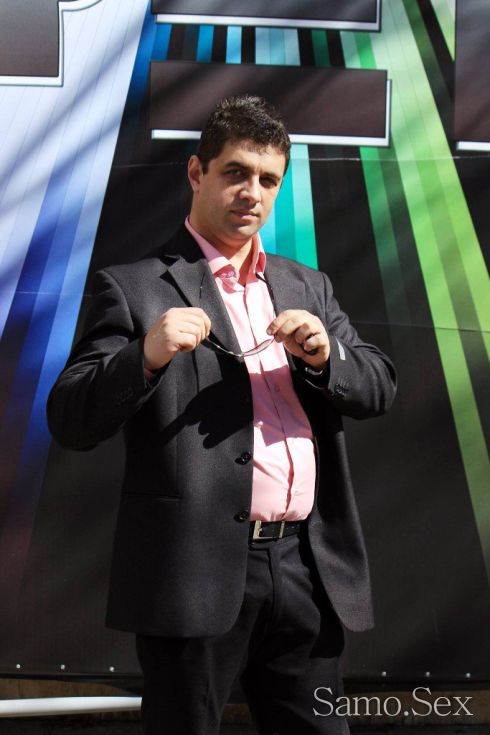 Привлекателен мъж от София търси дама или двойка -  снимка 1