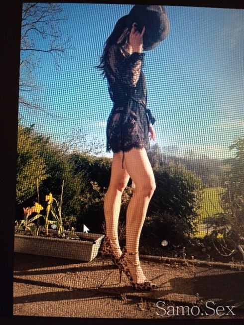 Куртизанката Роксана предпочита с двама -  снимка 1