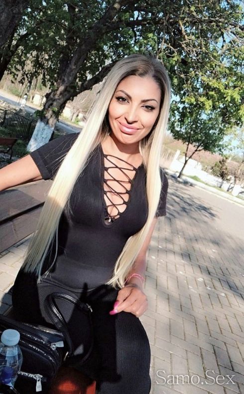 САМО ДНЕС СЪМ ТУК  🥰🧜‍♀️🍓🍇 -  снимка 1