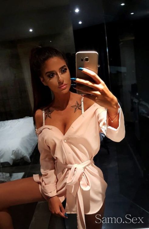 🤤 Най Сексапилната Мацка Тук🤤 The Sexiest Chick Here 🤤 -  снимка 1