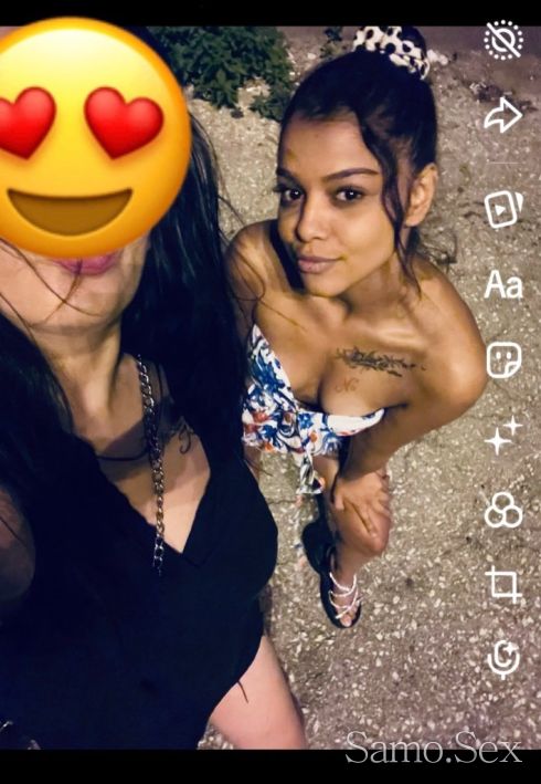 Две готини приятелки 💋 -  снимка 1