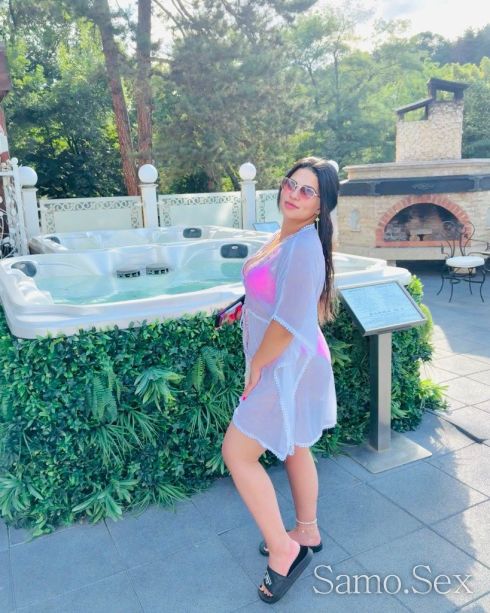 Top Brunette Girl 👅🫦 -  снимка 1