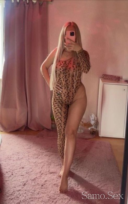 💋 Магнетично привличане и нежно докосване -  снимка 1