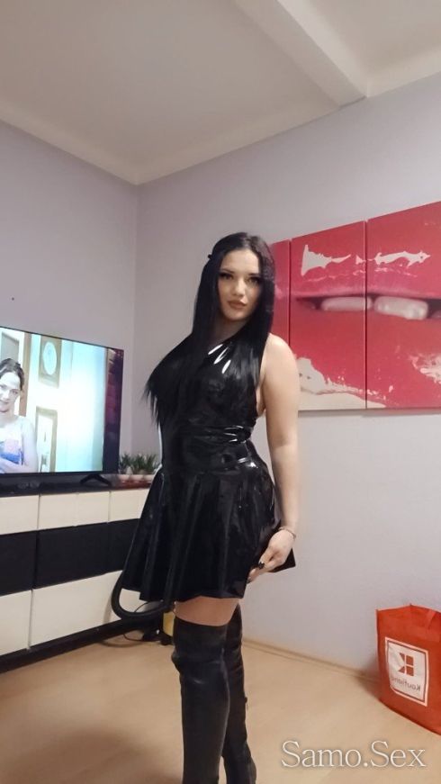 специалистка на лигавата свирка -  снимка 1