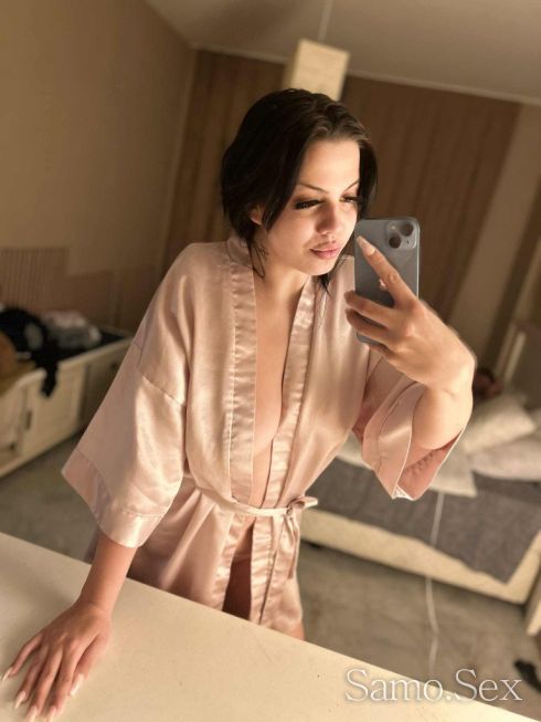Anna New in Town -  снимка 1
