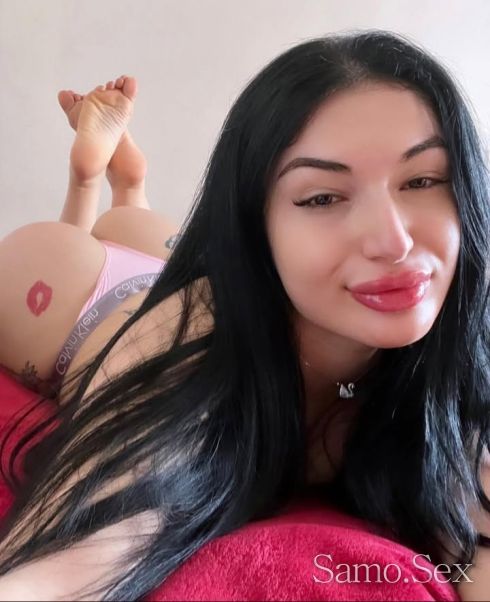 Момичето за секс🔞💋 -  снимка 1