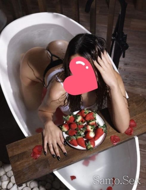 Аз съм ели и съм за много кратко в вашия град 😘 -  снимка 1