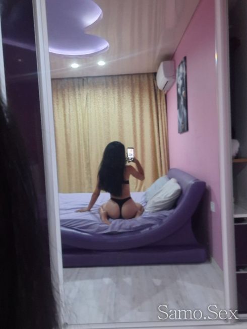 New girl in center -  снимка 1