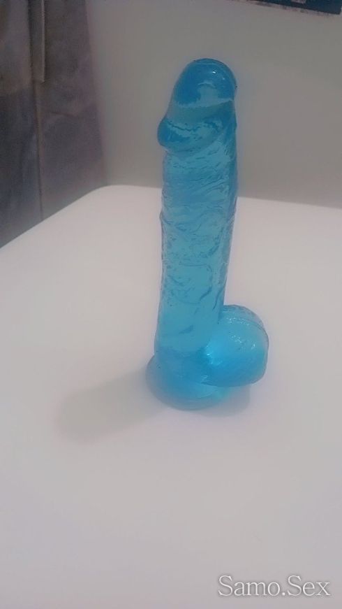 Нещо ново във града със секс играчка -  снимка 1