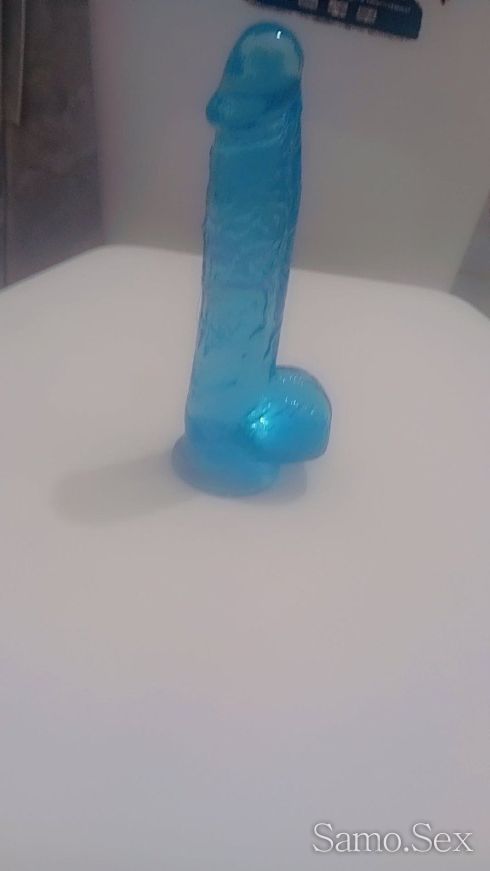 Нещо ново във града със секс играчка -  снимка 3