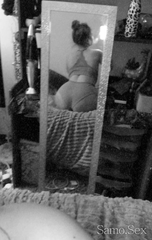 Императрица на свирката 🔞🫦 -  снимка 1