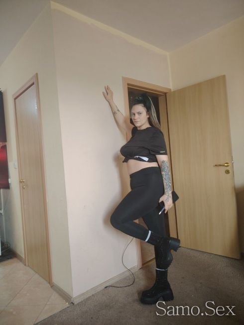 Нова секс манячка🫦🍀📞 -  снимка 3