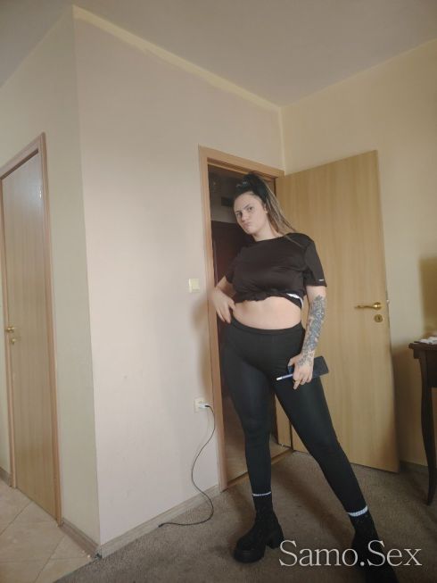 Нова секс манячка🫦🍀📞 -  снимка 4