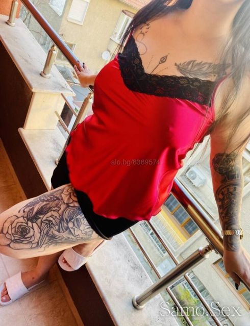 The girl with the tattoos only visits addresses and hotels -  снимка 1