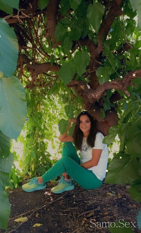 ЧАРОВНИЦА -  снимка 1