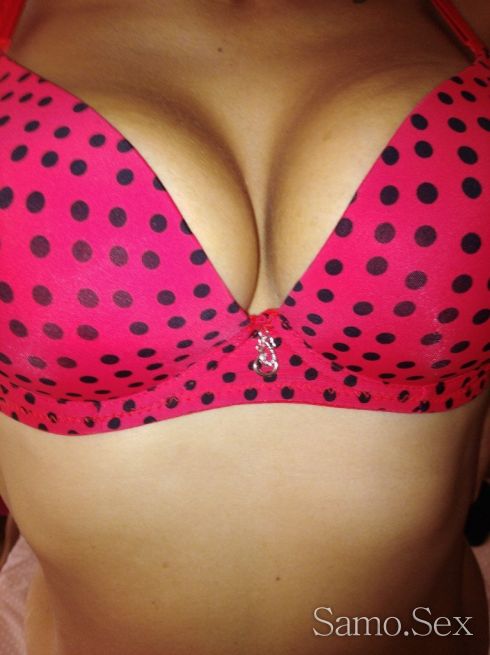 Чернокоса брюнетка -  снимка 5