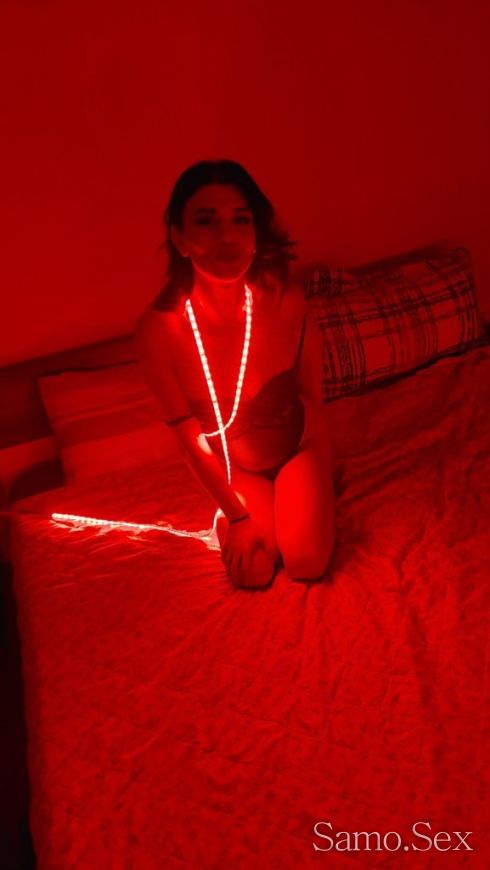 Твоето малко изкушение 🙂 имам момиче за троика -  снимка 1