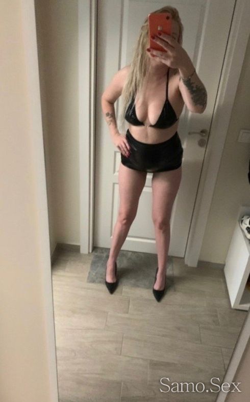 Секси блондинка -  снимка 1