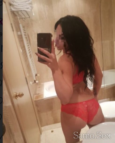 Секси брюнетка -  снимка 3