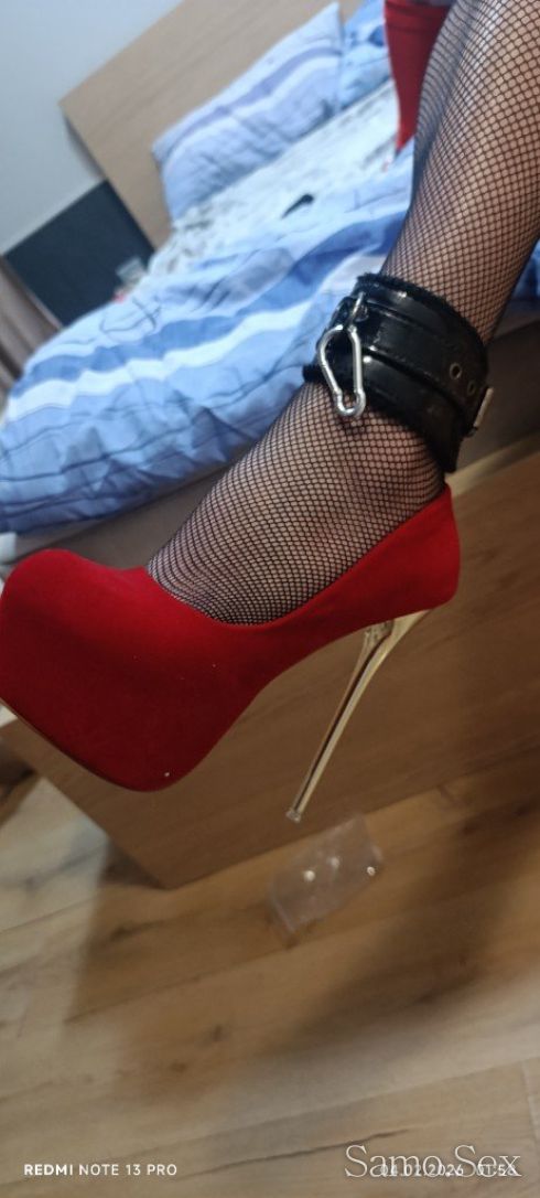 Само пасивна робиня задоволява всякави секс фетиши нон-стоп -  снимка 13