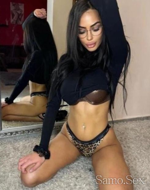 Top Brunette girl 🫦👅 -  снимка 4