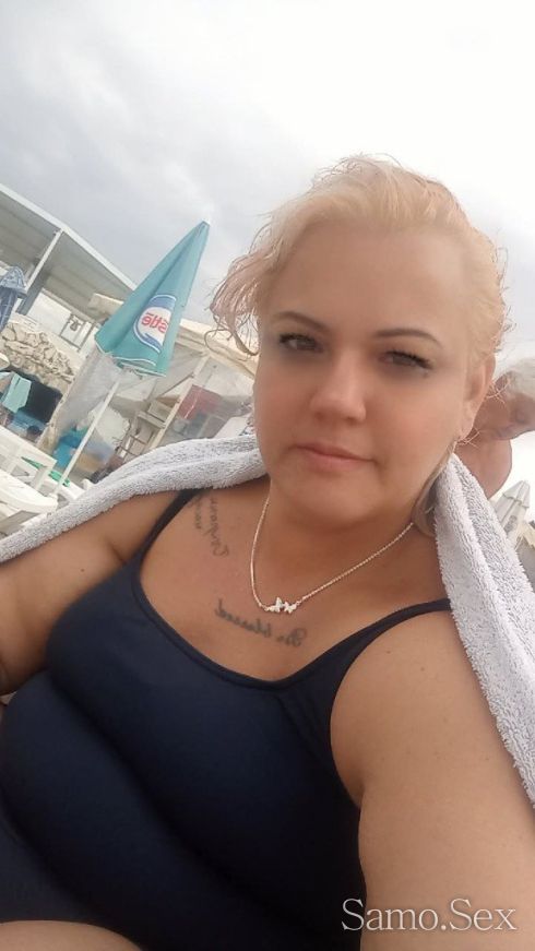 Отпосни се малко при пухкавата Росалинда. -  снимка 9