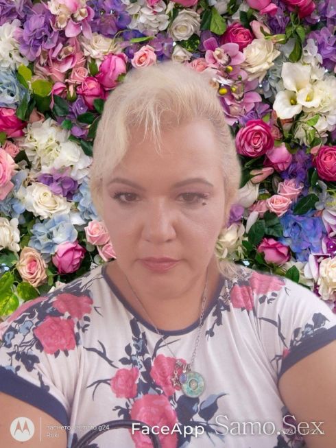 Отпосни се малко при пухкавата Росалинда. -  снимка 13