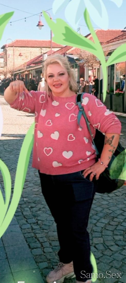 Отпосни се малко при пухкавата Росалинда. -  снимка 2