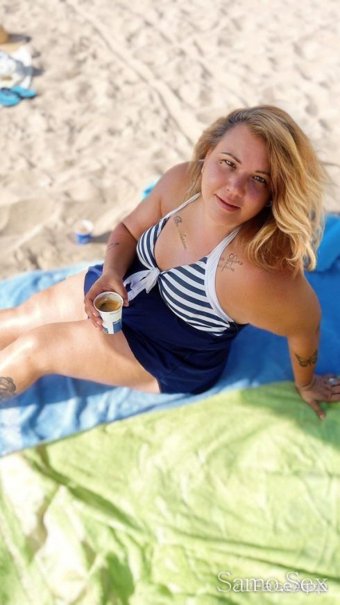 Отпосни се малко при пухкавата Росалинда. -  снимка 5