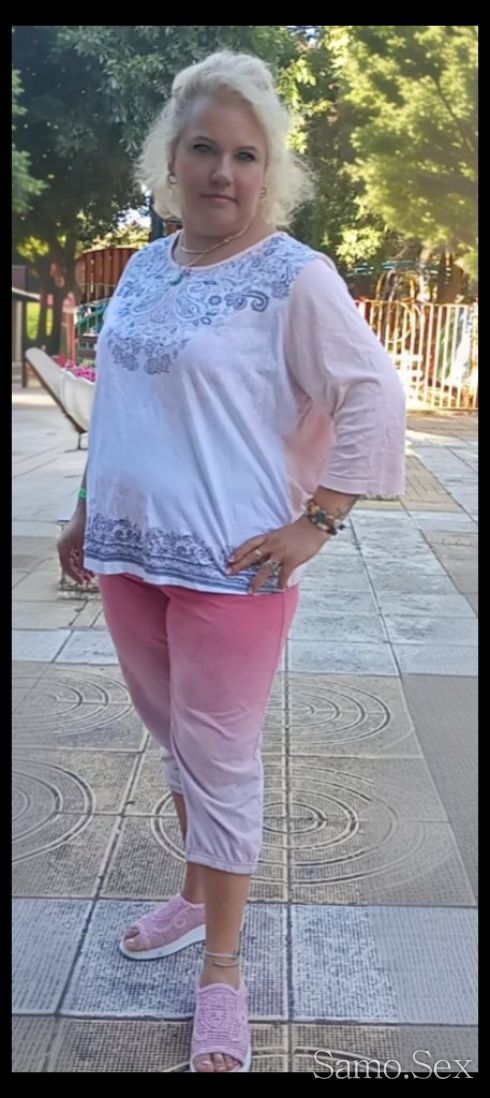 Отпосни се малко при пухкавата Росалинда. -  снимка 8