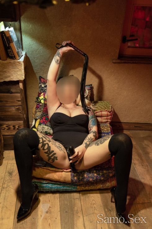 Строга Господарка 😈 -  снимка 4