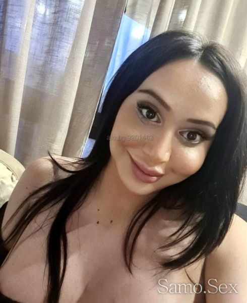 При вас Лорета     с голяма изненада между кракат -  снимка 19