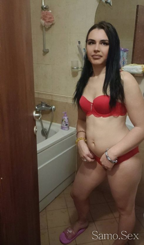 Богиня на секса и на свирките -  снимка 3