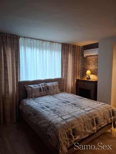 Луксозен двустаен апартамент в центъра на града -  снимка 2