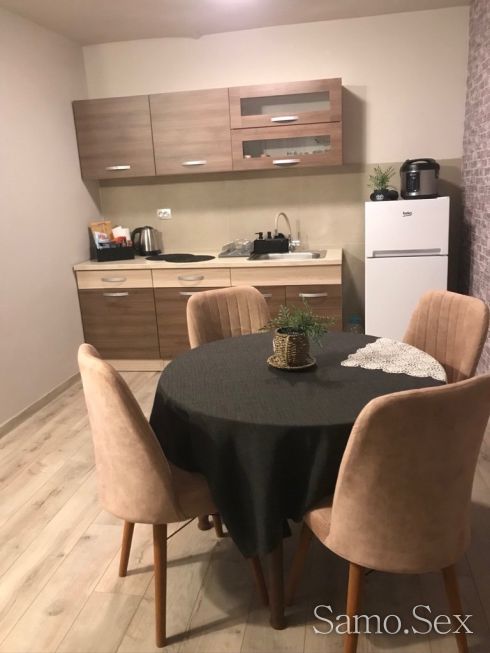 Луксозен двустаен апартамент в центъра на града -  снимка 5