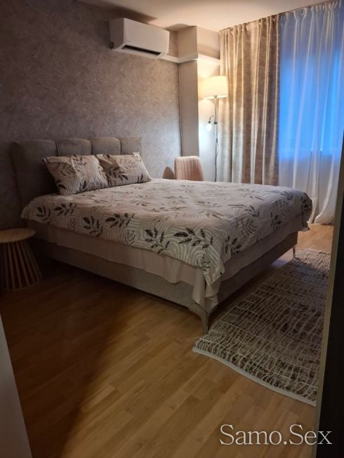 Луксозен двустаен апартамент в центъра на града -  снимка 9