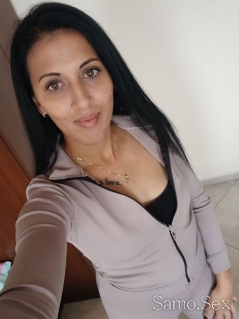 Тук съм само на адрес работя в хотел -  снимка 2