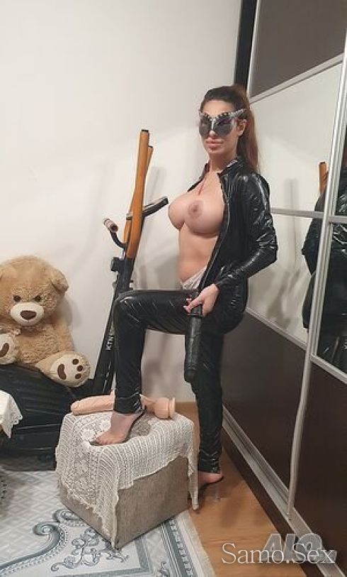 връзване игра с камшик.. Шамари. фетиш 30мин50EUR -  снимка 8