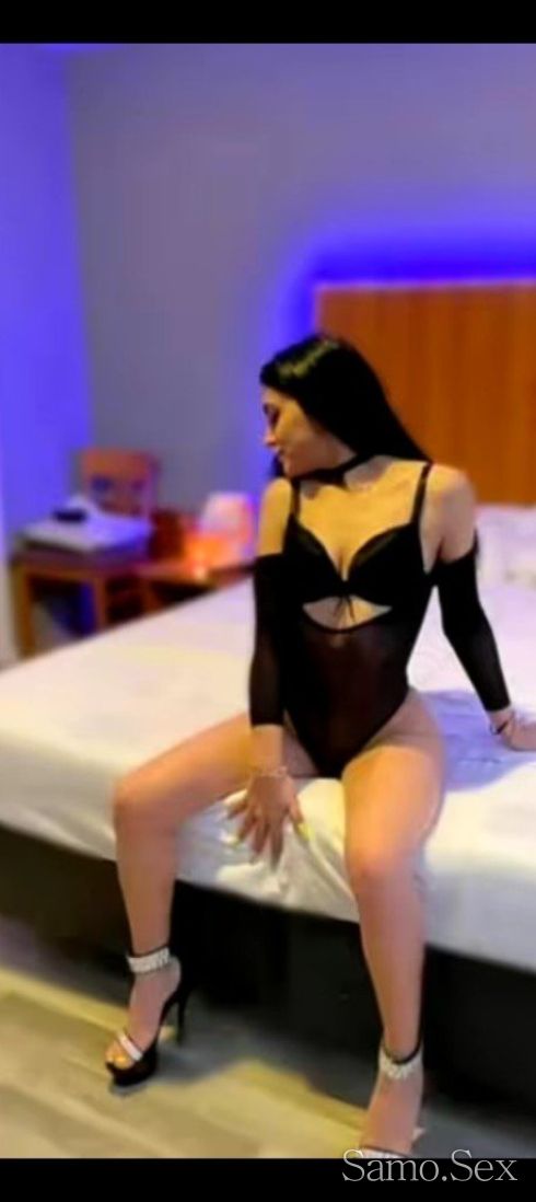 жената, която оставя следа още с първата целувка 🤤❤️ -  снимка 2