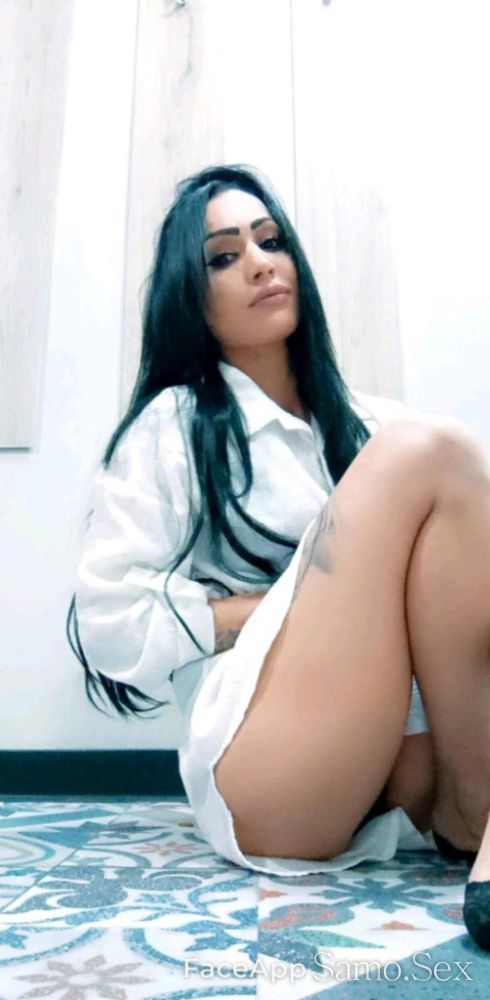 Debora🫦 -  снимка 3