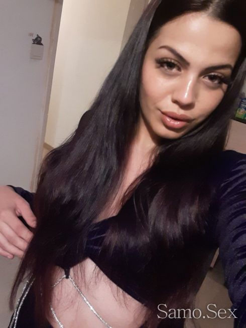 Emma New in Town -  снимка 2