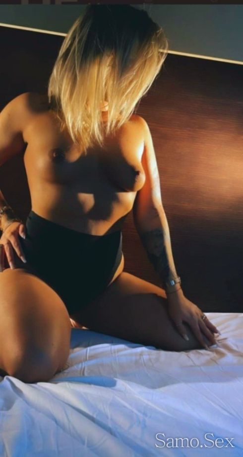Секси блондинка -  снимка 3
