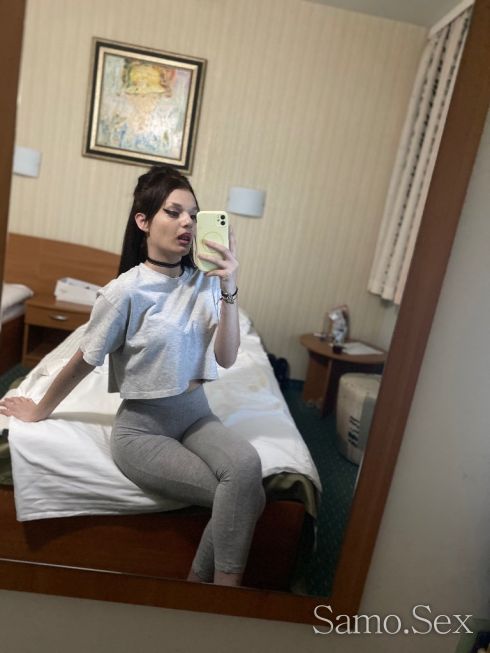 Нещо горещо в твоята кола🤷🏻‍♀️😉 -  снимка 1