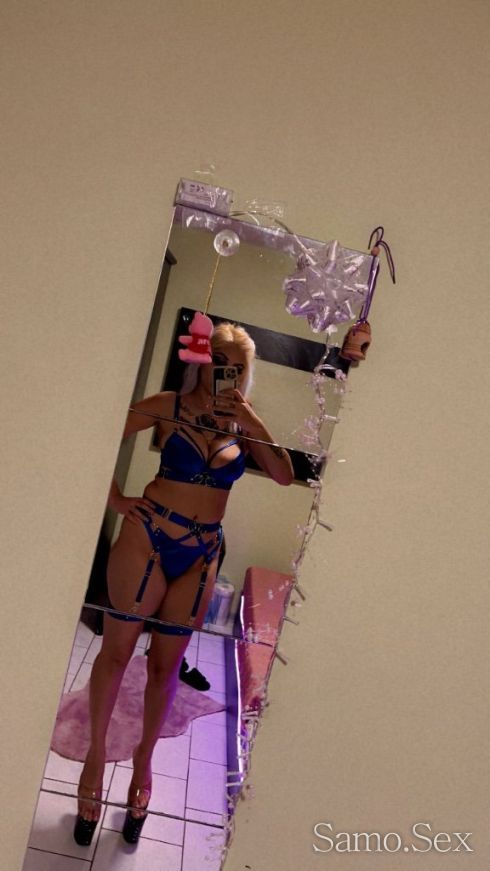 Blonde girl 👧 -  снимка 4