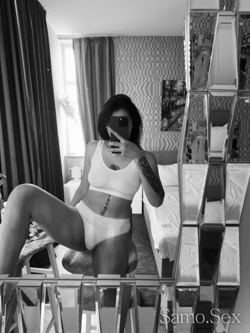 NIKOLETA- Little Bitch -  снимка 5