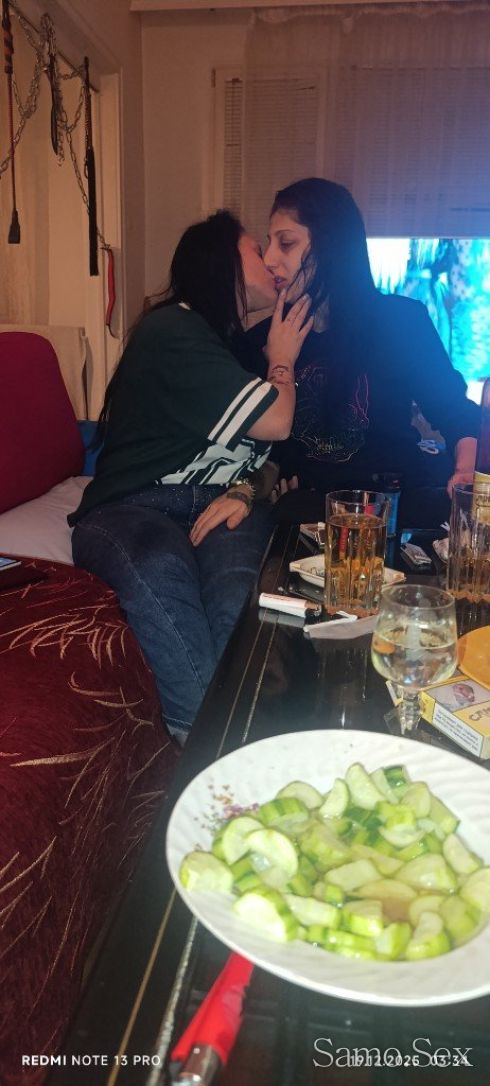 Би-Дами търсим активни мъже за да ебът моите две роби групово -  снимка 1