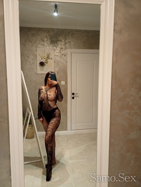 Hit Brunette girl 😍 -  снимка 4
