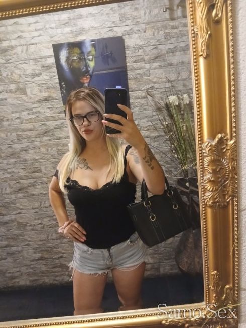 Strasna blondinka -  снимка 2